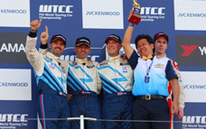 Cruze лидирует в WTCC Cruze лидирует в WTCC